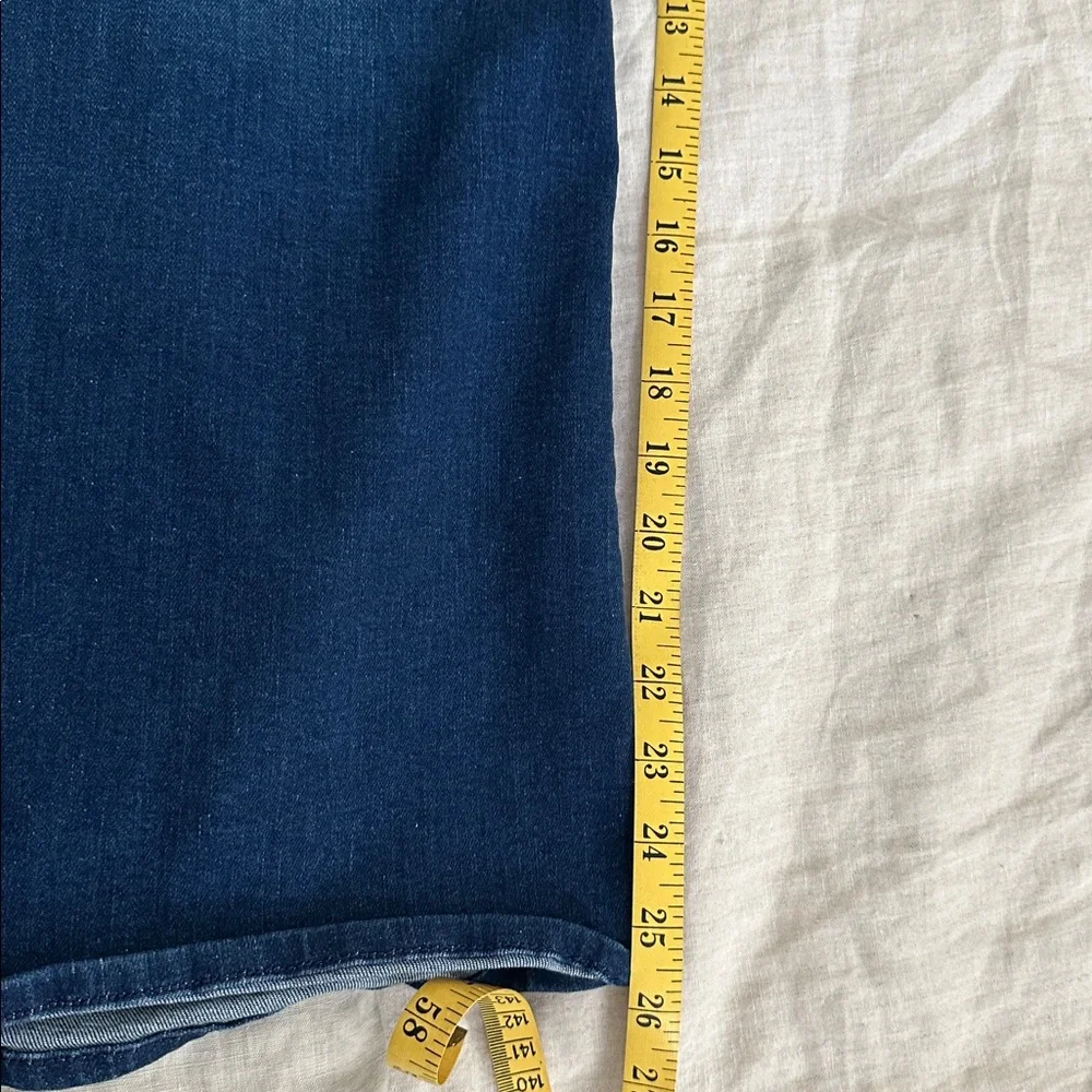 The Madewell Flare Crop Jean in Super Stretch Denim - Osgoode Wash - Picture 5 of 6
